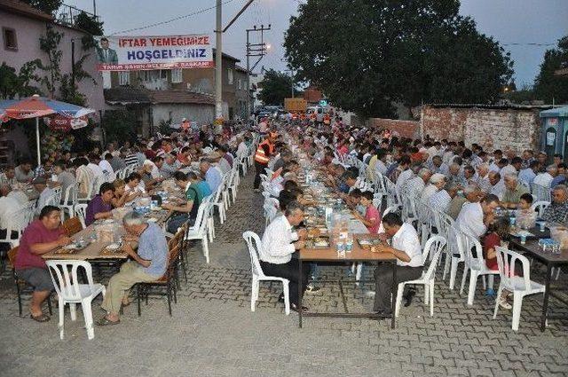 Menemen’de Birlikteliğin Adı “sokak İftarları”