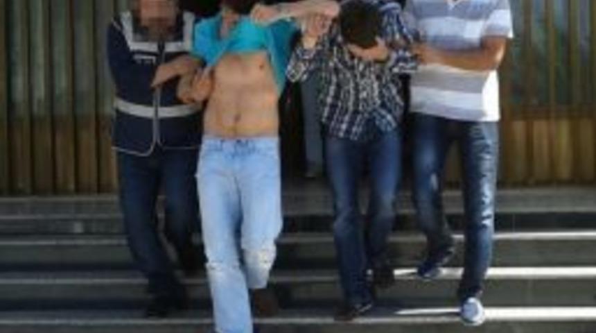 Otodan Hırsızlık Yapan Zanlı Polisten Ka&ccedil;amadı