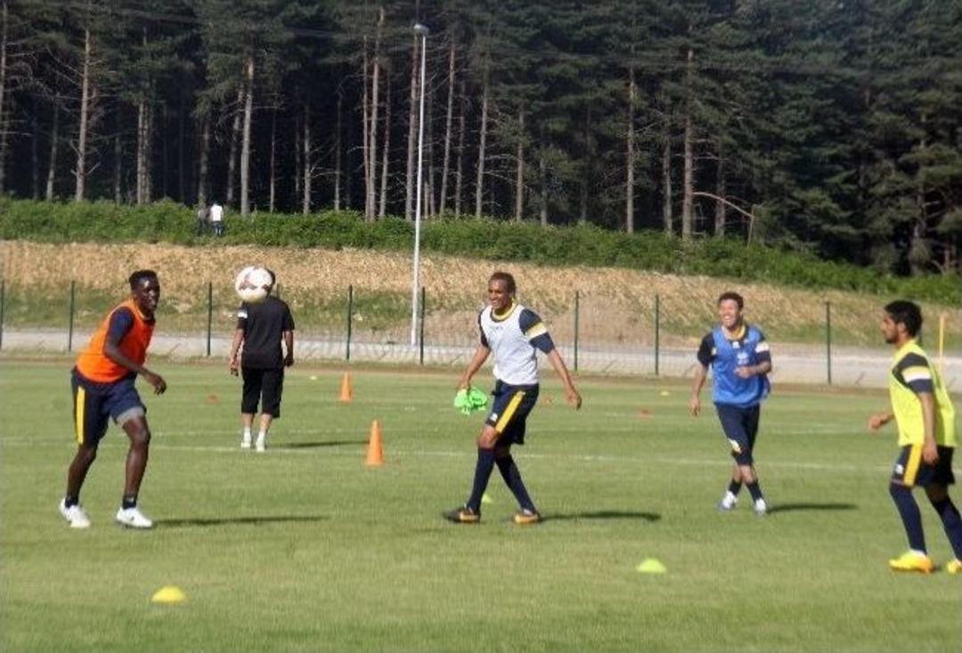 (&ouml;zel Haber) Suudi Arabistan&rsquo;ın S&uuml;per Lig Takımı Topuk Yaylasında Kamp Yapıyor