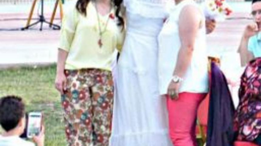 Damatsız D&uuml;ğ&uuml;n Yaptı, G&ouml;nl&uuml;nce Eğlendi