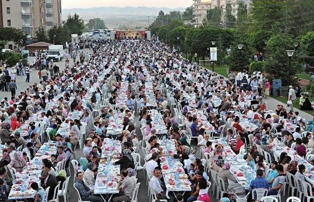 Ankara B&uuml;y&uuml;kşehir Belediyesi İlk İftara Hazır 3