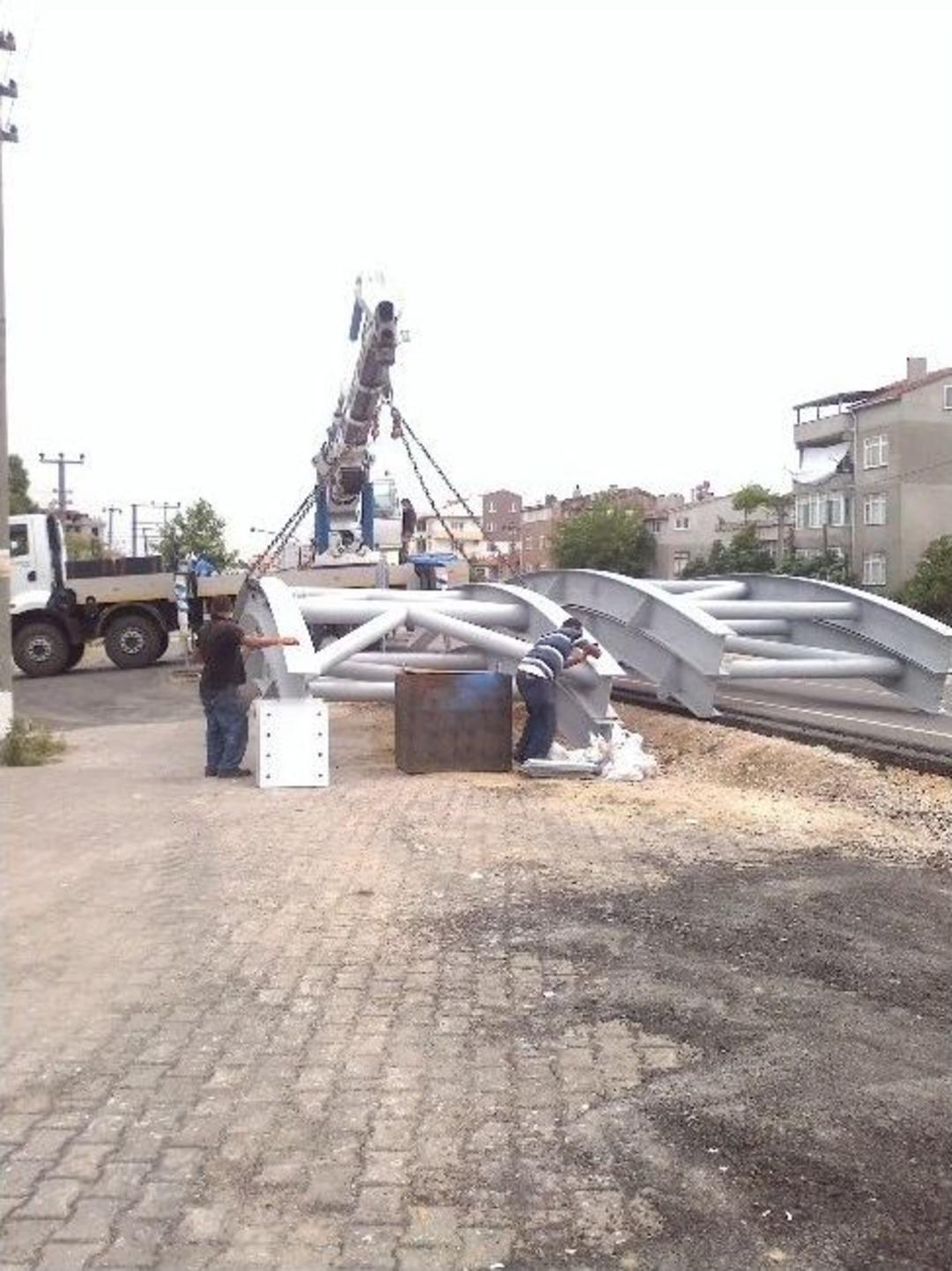 Kara Yoluna Engelliler İ&ccedil;in Asans&ouml;rl&uuml; K&ouml;pr&uuml; İnşa Ediliyor