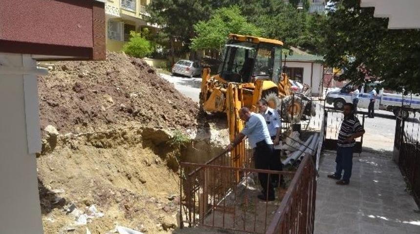 Başkent&rsquo;te İstinat Duvarı &Ccedil;&ouml;kt&uuml;: 1 Yaralı