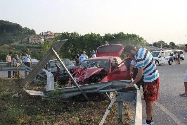 Kaynarca Yolunda Kaza: 3 Yaralı