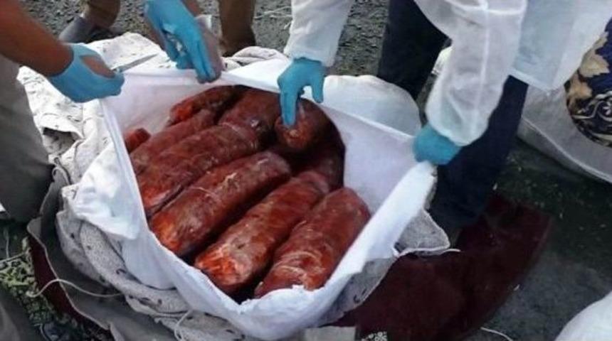 (&ouml;zel Haber) K&ouml;pekler Koku Almasın Diye Uyuşturucu Maddeyi Sal&ccedil;a İle Gizlediler