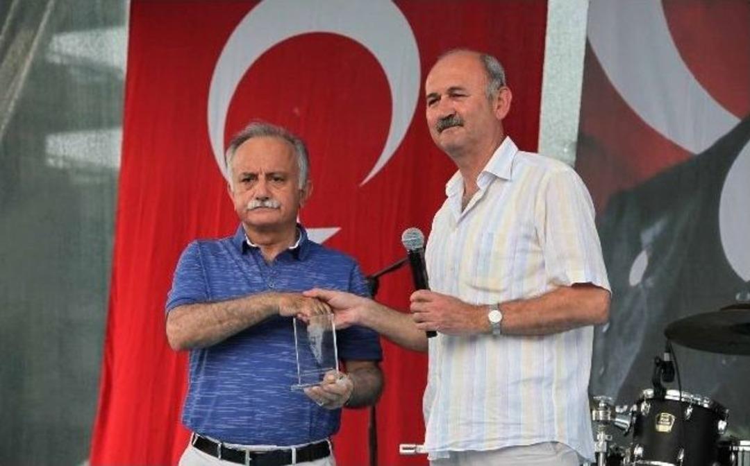 Bayraklı'da Yeni T&uuml;rk&uuml; Fırtınası Esti