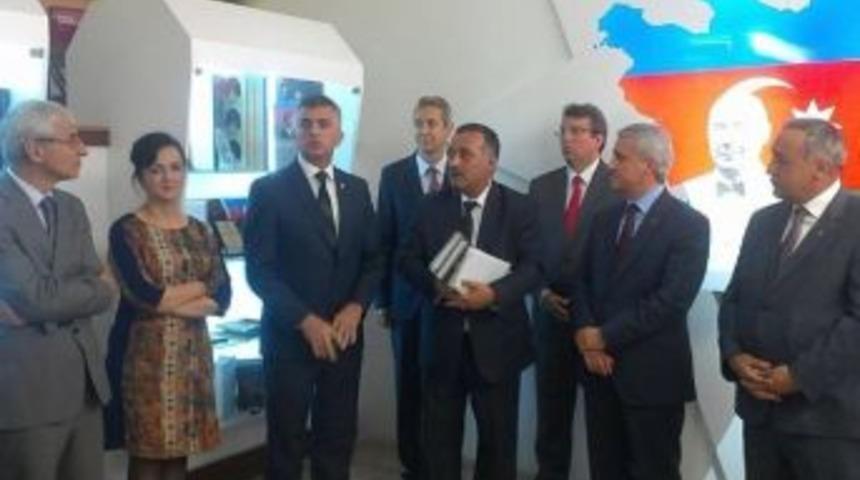 Azerbaycanlı Yazarın 'h&uuml;seyin Cahit Eserleri' Kitabı Eskişehir'de Tanıtıldı