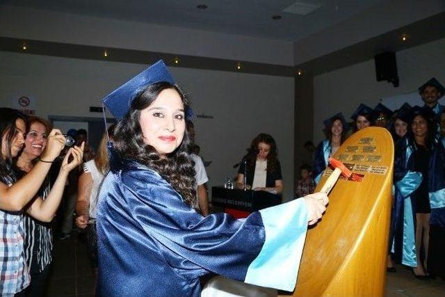 &Ouml;demiş Meslekte En Anlamlı Mezuniyet 1