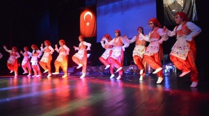 Halk Oyunları Ve &Ccedil;ocuk Korosundan Yılsonu Performansı