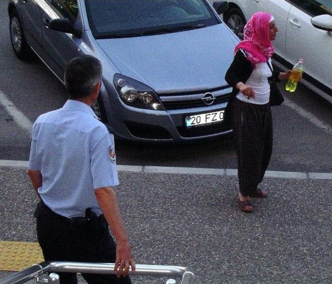 Kendini Yakmak İsteyen Kadını Savcı İkna Etti