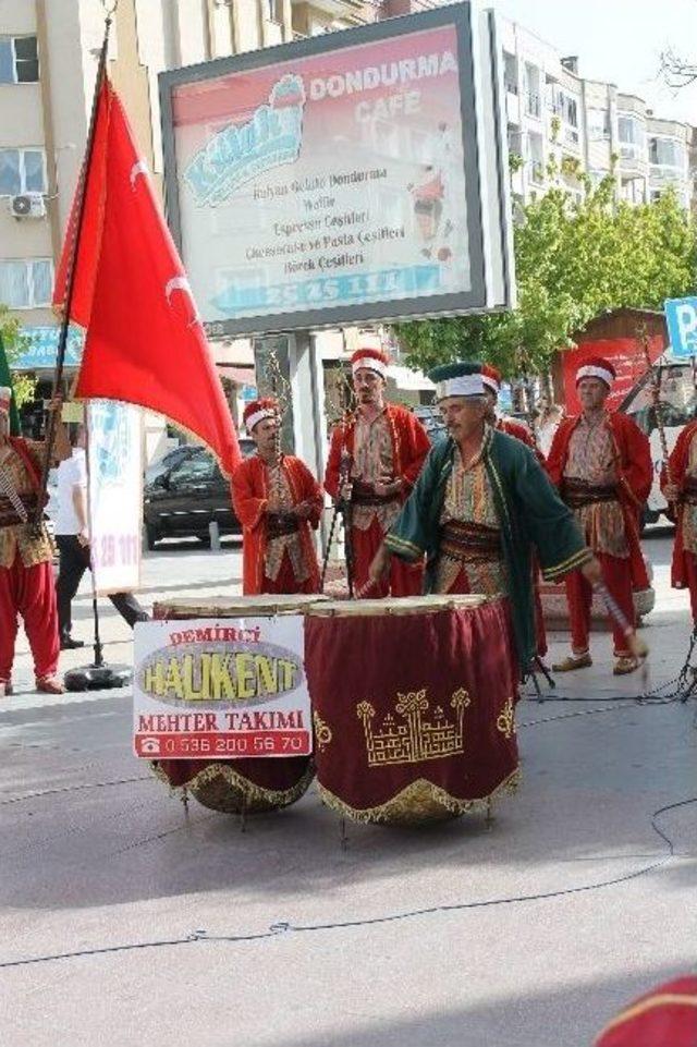 Külah Cafe'ye Mehteranlı Açılışı