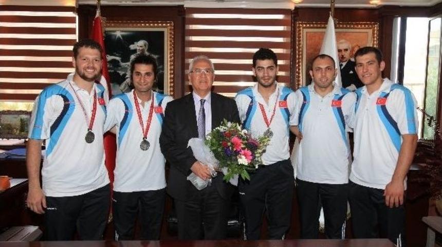 Başkan Selvitopu Başarılı Sporculara Sahip &Ccedil;ıktı