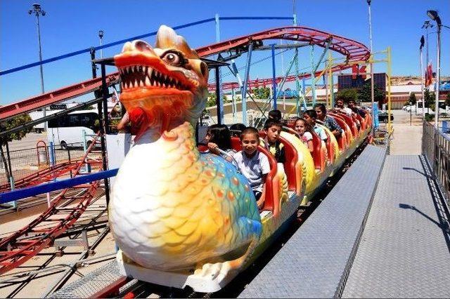 Şehitkamil’den Başarılı Öğrencilere Lunapark Keyfi