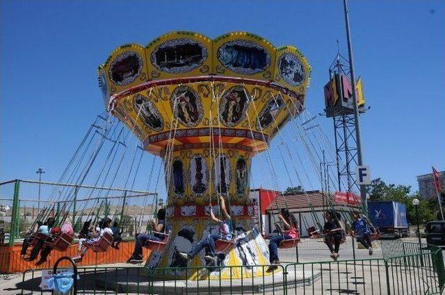 Şehitkamil’den Başarılı Öğrencilere Lunapark Keyfi