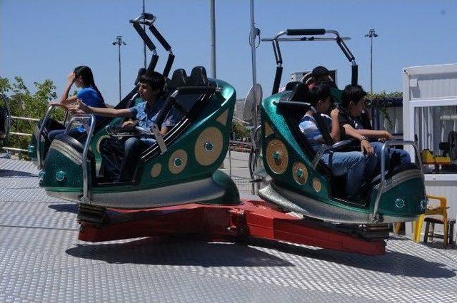 Şehitkamil’den Başarılı Öğrencilere Lunapark Keyfi