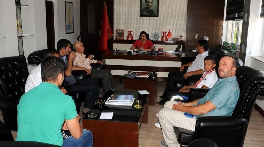 Kaymakam Başt&uuml;rk, Başarılı G&uuml;reş&ccedil;ileri &Ouml;d&uuml;llendirdi