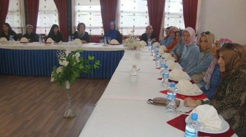 Ak Parti'li Hanımlardan İstişare Toplantısı