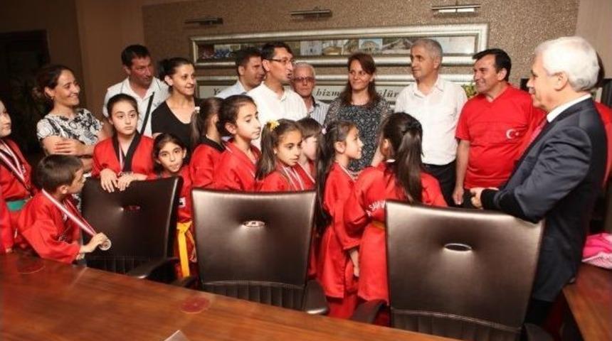 Ata Savunma Sanatı Sporcuları Başarılarını Bozbey&rsquo;le Paylaştı