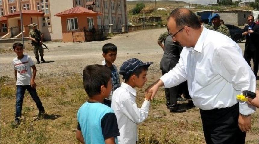 Vali Canbolat K&ouml;y Ziyaretlerine Devam Ediyor