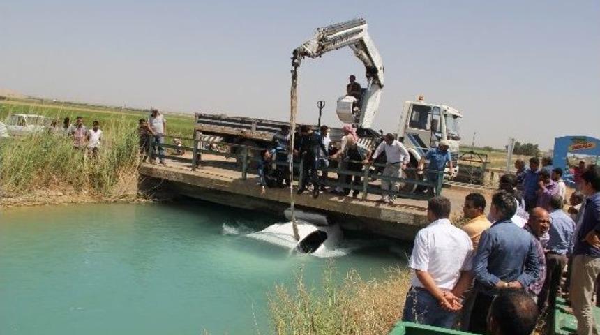 Park Halindeki Otomobil Kanala D&uuml;şt&uuml;