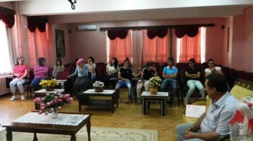 &Ccedil;ocuk Evleri'nde Karne Heyecanı