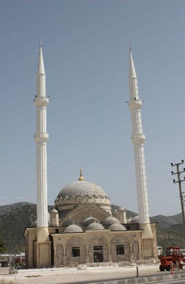 Bucak'ta Mehmet Cadıl Cami İbadete Açılıyor