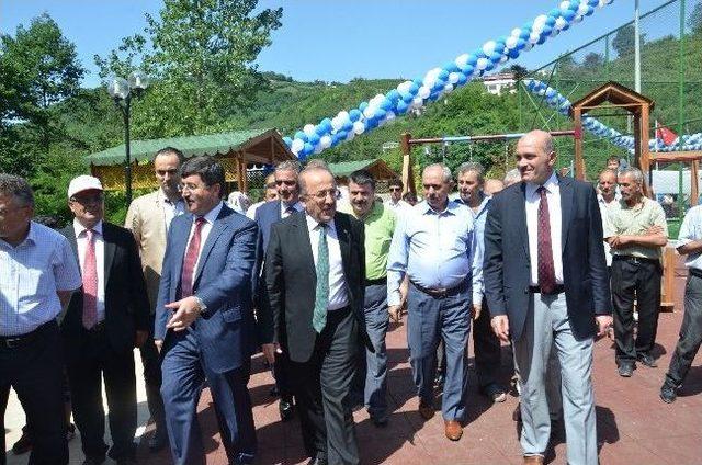 Yapımı Tamamlanan Yeşilova Parkı Hizmete Açıldı