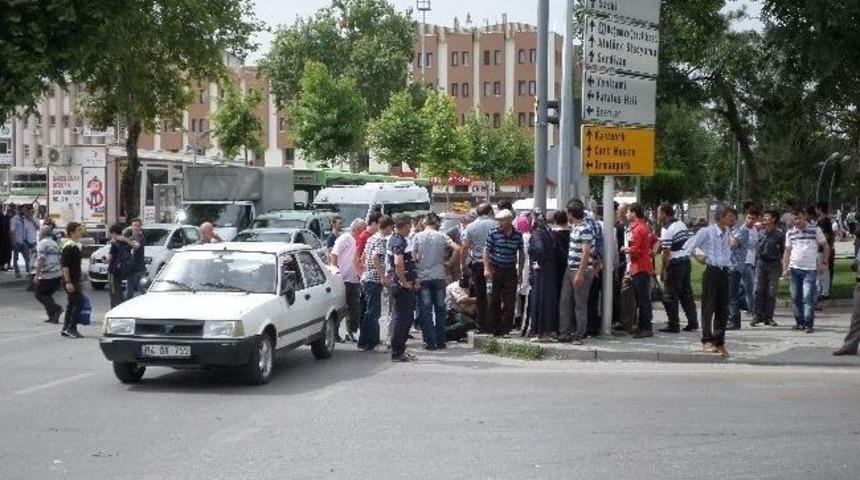 Karşıdan Karşıya Ge&ccedil;en Adama Araba &Ccedil;arptı