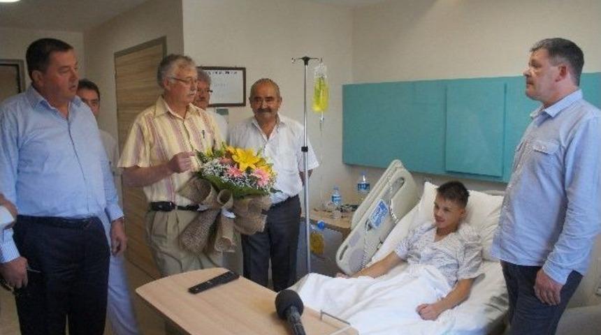 Marmaris'te Oda Başkanları, Bı&ccedil;aklanan İsko&ccedil; Turisti Ziyaret Etti