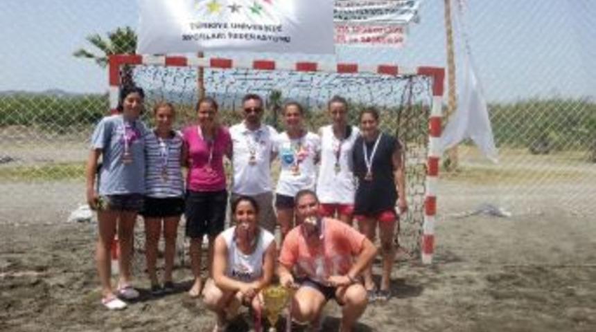 Kastamonu &Uuml;niversitesi, Plaj Hentbolu&rsquo;nda Şampiyon Oldu