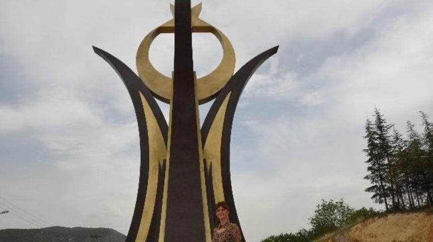 Bilecik Belediyesi'nden ''y&uuml;kselen T&uuml;rkiye Cumhuriyeti'' Anıtı