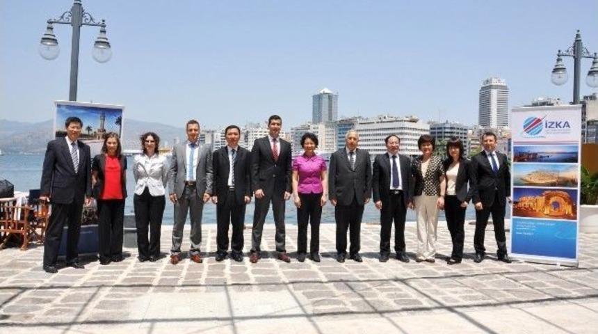 İzka &Ccedil;in Heyetini Ağırladı