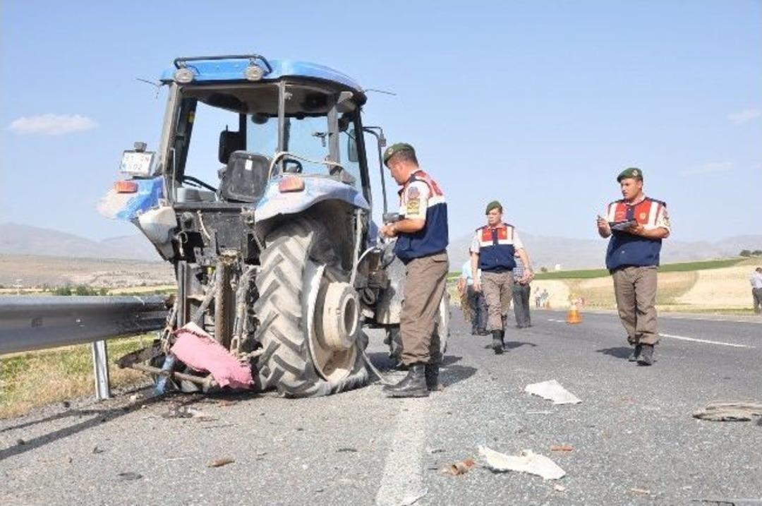 Niğde'de Otob&uuml;s Kazası: 12 Yaralı
