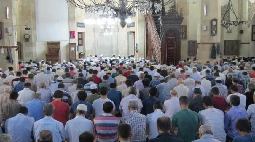 Malatya&rsquo;da İlk Teravih Namazı Kılındı