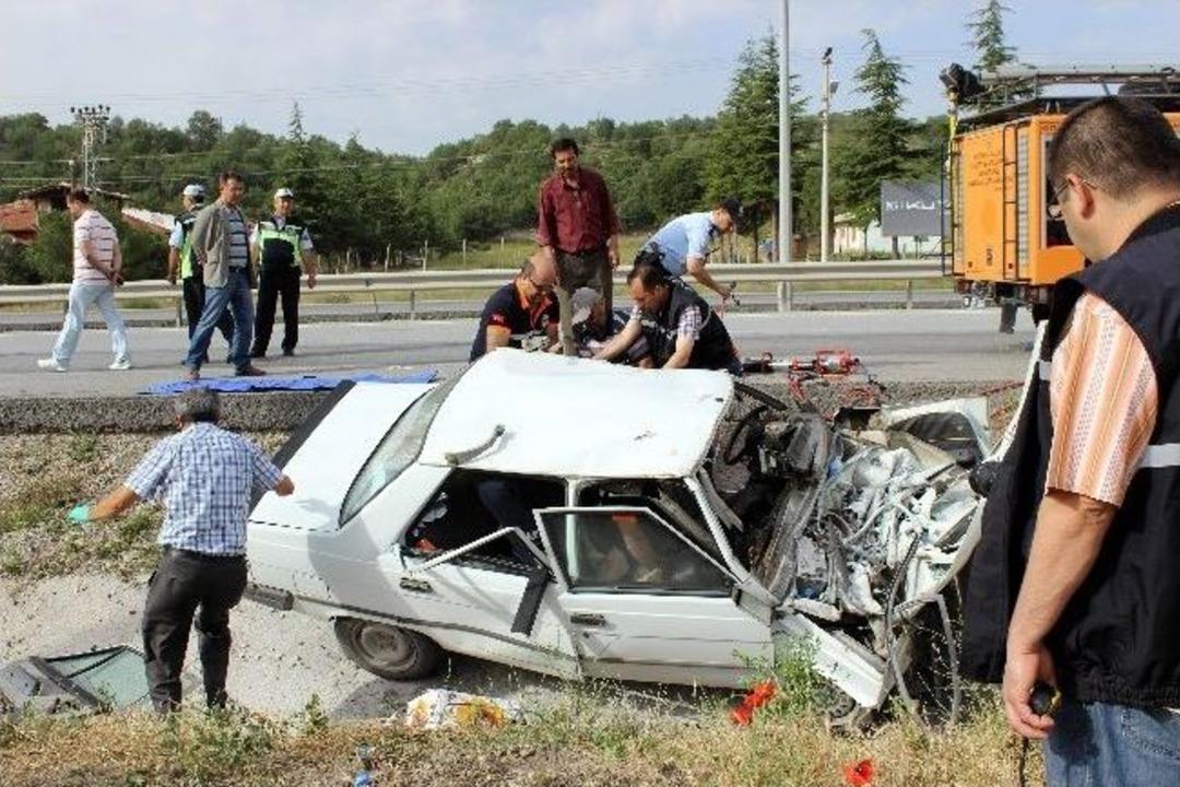 K&uuml;tahya'da Trafik Kazası: 1 &Ouml;l&uuml;, 3 Yaralı