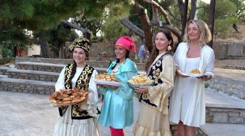 K&uuml;lt&uuml;r Akademisinde Tatar R&uuml;zgarı Esti