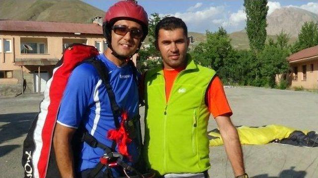 Hakkari’de Yamaç Paraşütü Heyecanı