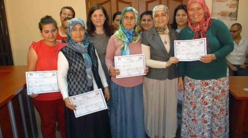 Kadınlar Meslek &Ouml;ğreniyor