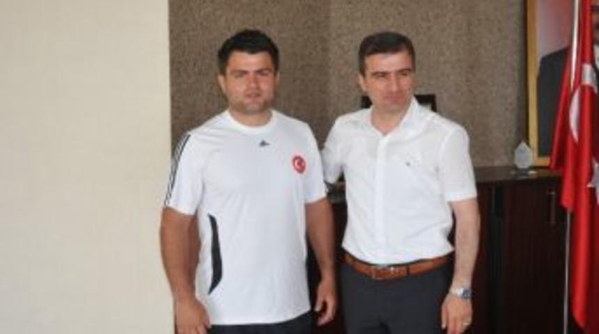 &Uuml;nl&uuml; G&uuml;reş&ccedil;i Feridun &Ccedil;atak, Başkan Yemenici'yi Ziyaret Etti