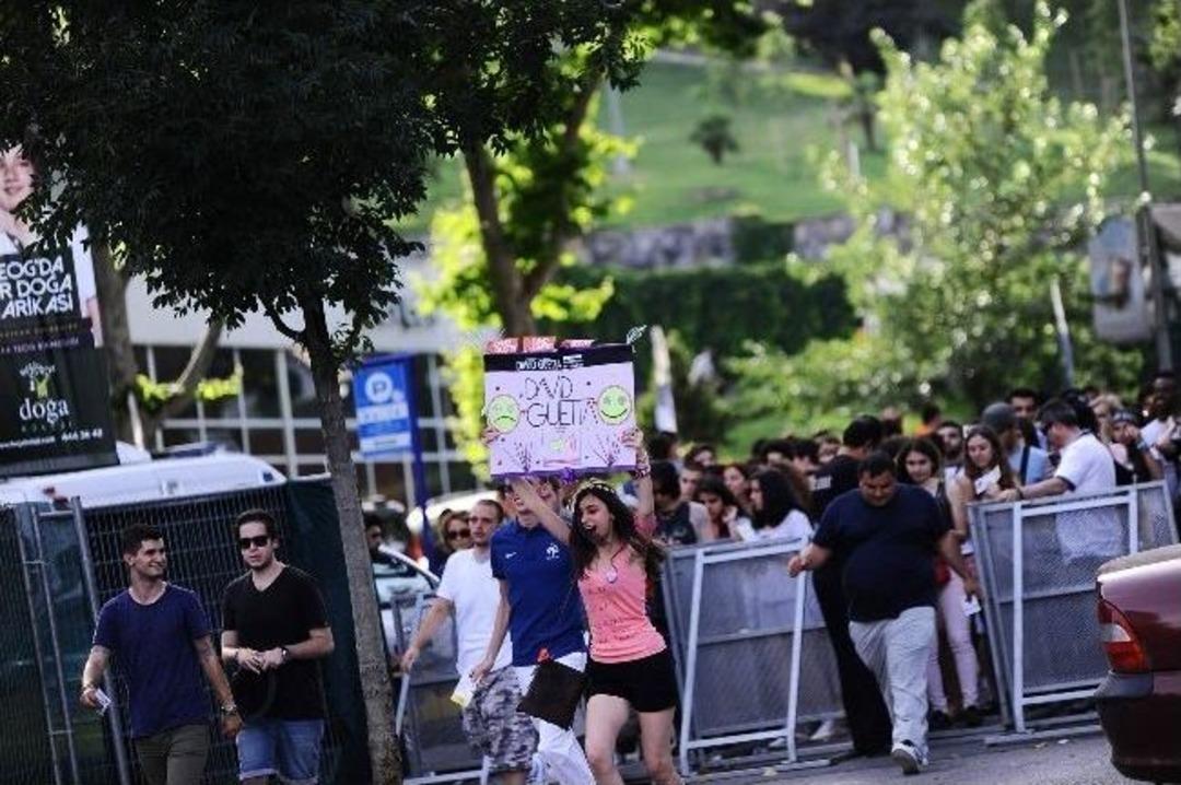 12 Bin Kişilik Dev Parti