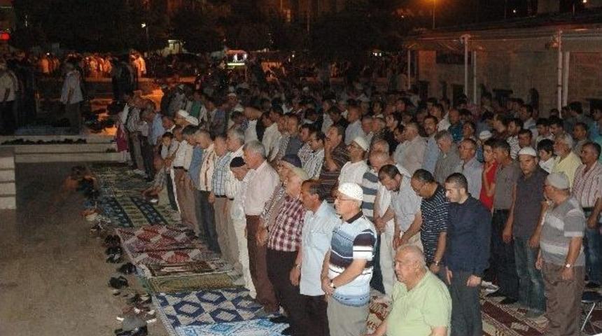 Karaman&rsquo;da İlk Teravi Namazı Kılındı