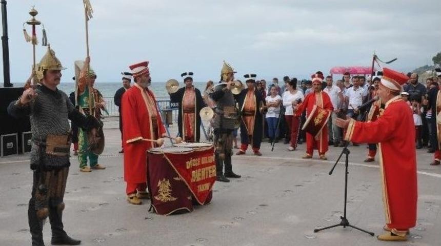 Ak&ccedil;akoca'da Ramazan Ayının İlk G&uuml;n&uuml; Mehteran Eşliğinde Karşılandı
