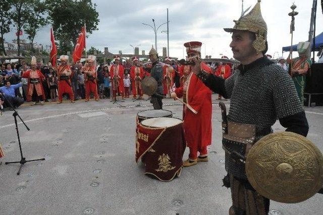 Akçakoca'da Ramazan Ayının İlk Günü Mehteran Eşliğinde Karşılandı