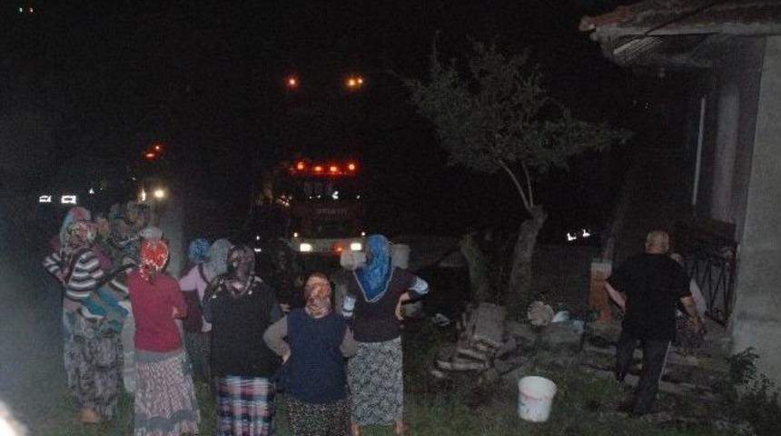 7 Kişilik Aile Sahura Yangınla Uyandı