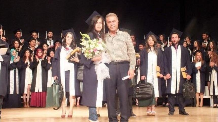 Mezuniyet T&ouml;reninde Duygu Dolu Anlar