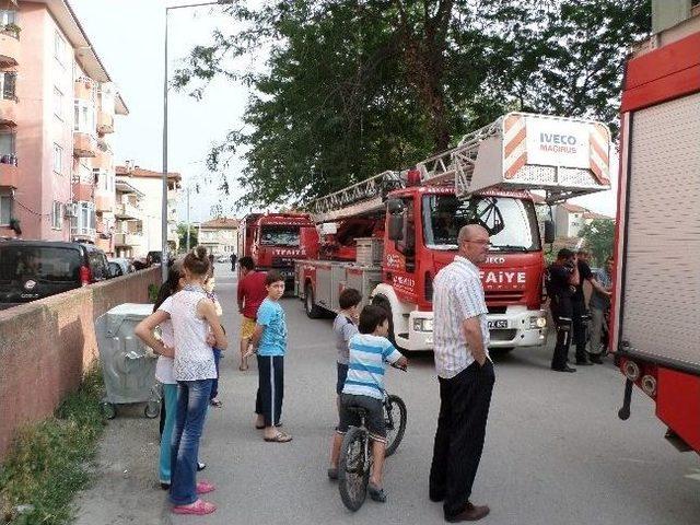 Erkek Yurdunda Çıkan Yangın Korkuttu