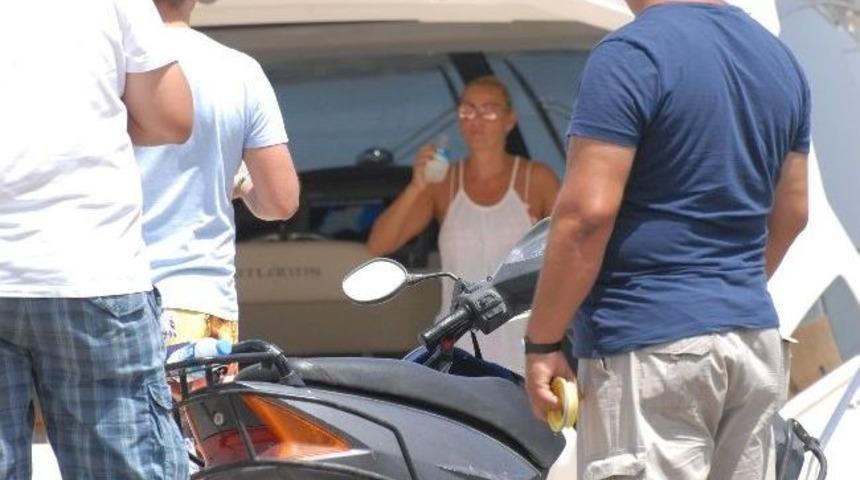 Ailesiyle Mavi Yolculuğa &Ccedil;ıkan Pınar Altuğ, Fethiye'de Mola Verdi