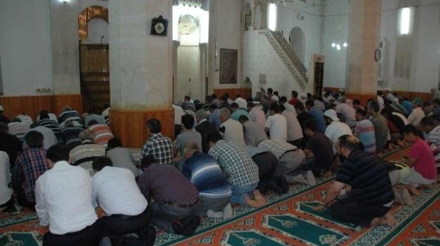 Adıyaman&rsquo;da, İlk Teravih Namazında Camiler Doldu Taştı