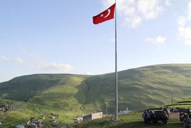 Ardahan'da Atatürk Silüeti Görülmeye Başlandı