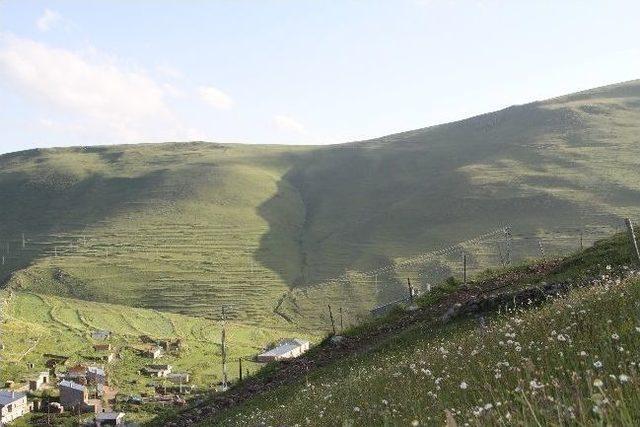 Ardahan'da Atatürk Silüeti Görülmeye Başlandı